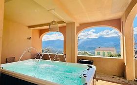 Authentique Appartement Vue Montagnes Avec Grand Patio Et Jacuzzi Chauffe